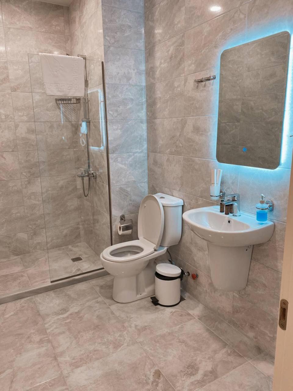 Gg Aparthotel Батуми Екстериор снимка