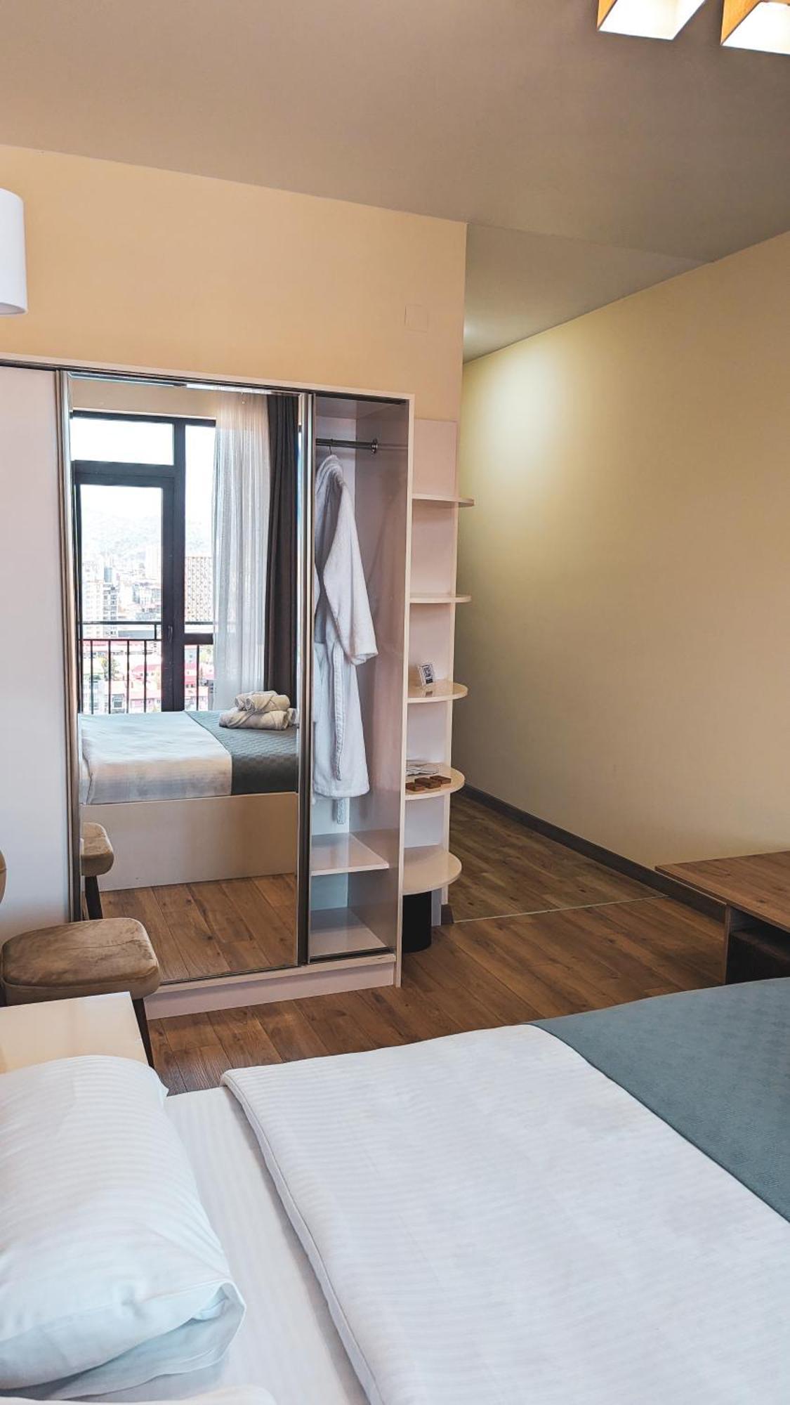 Gg Aparthotel Батуми Екстериор снимка