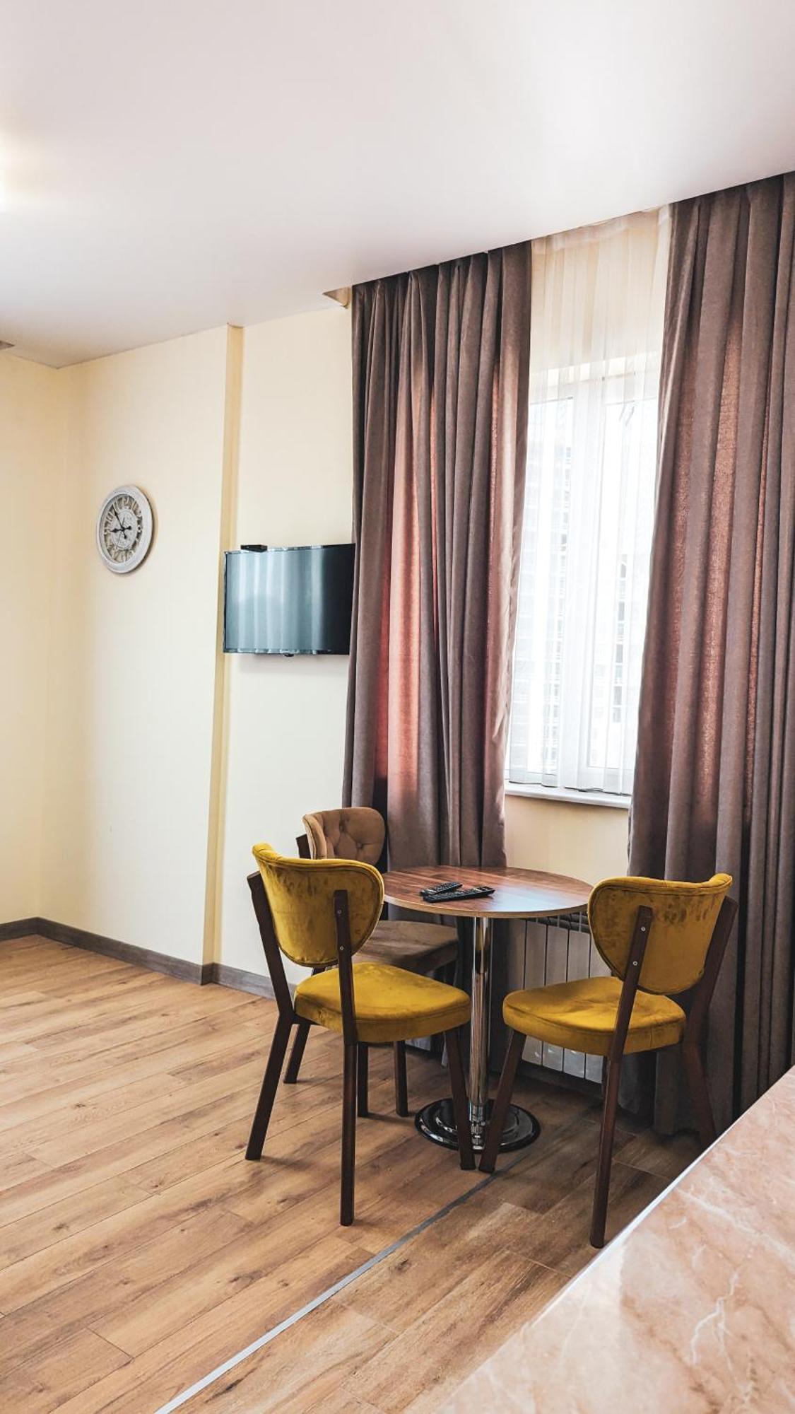 Gg Aparthotel Батуми Екстериор снимка